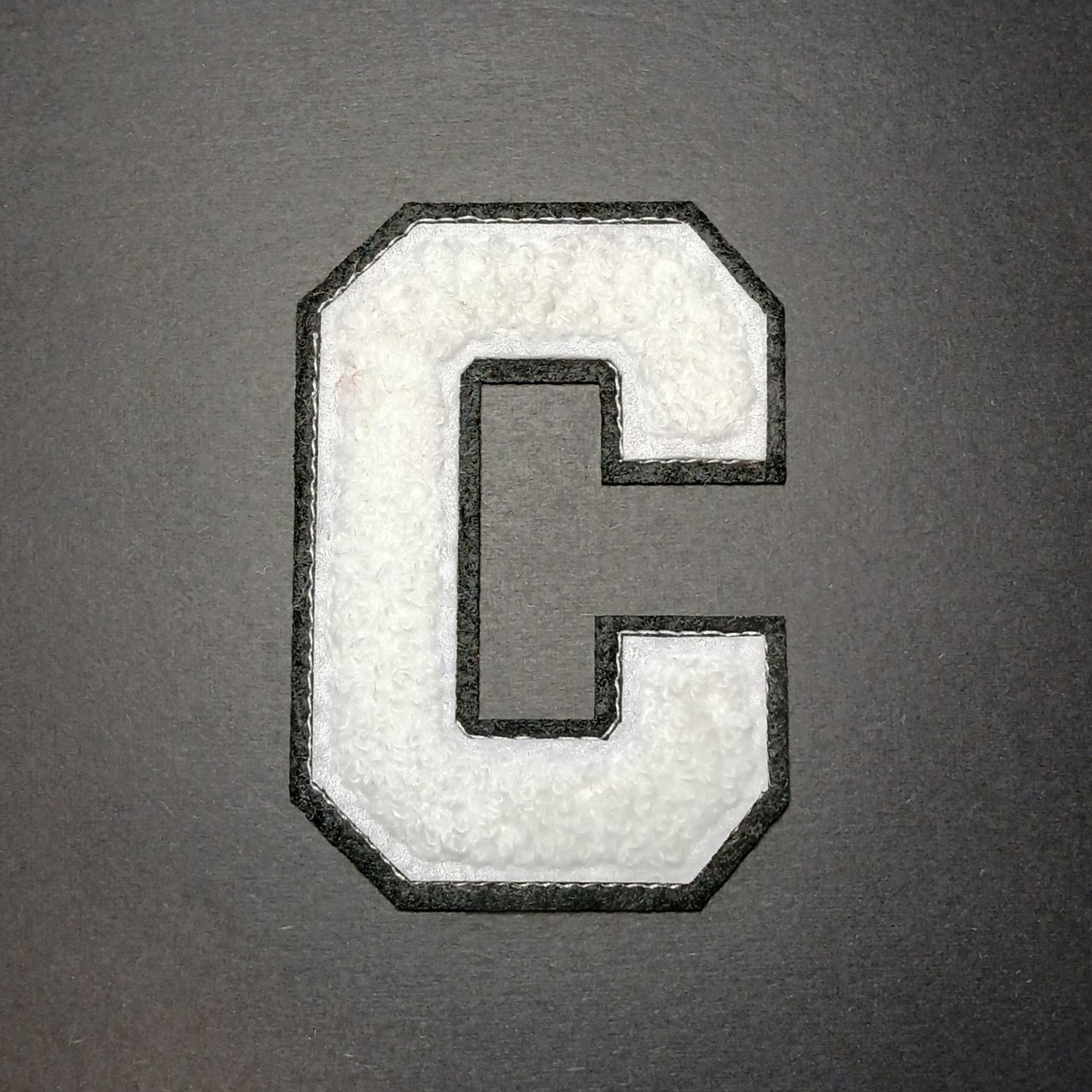 Écusson - Lettre chenillée C