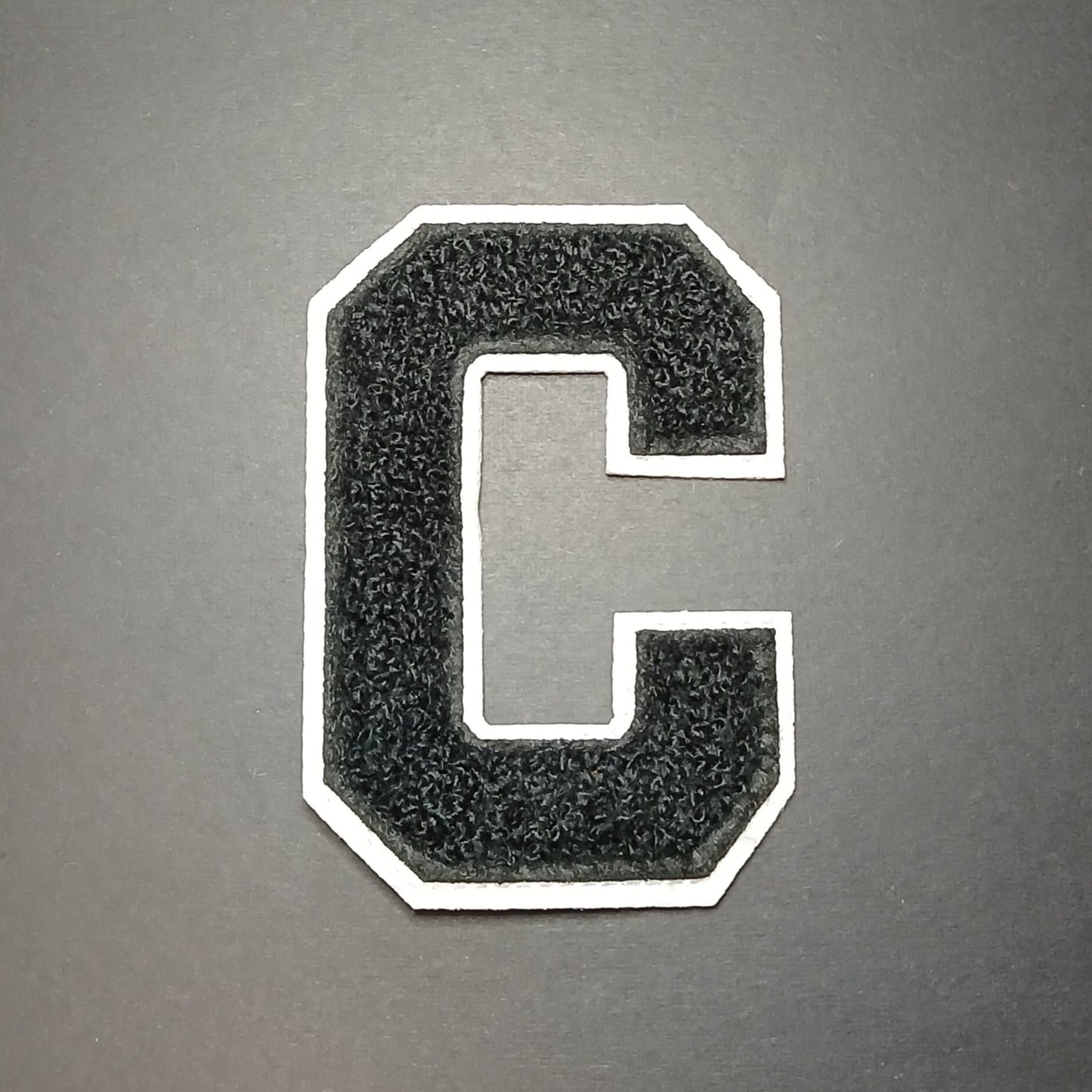 Écusson - Lettre chenillée C